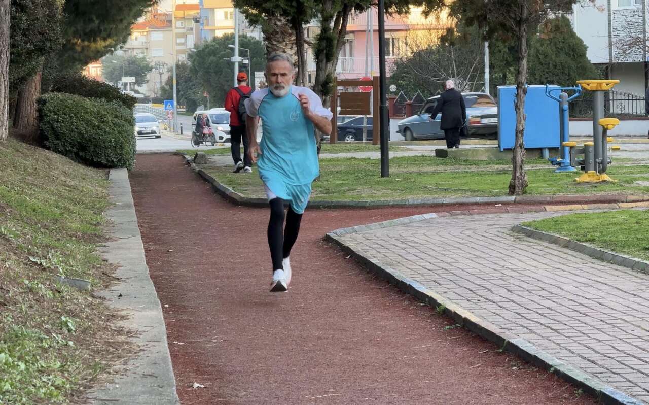 Konya’da da durdurulamadı! Koşan efsane arabasından çok kilometre yapıyor 2